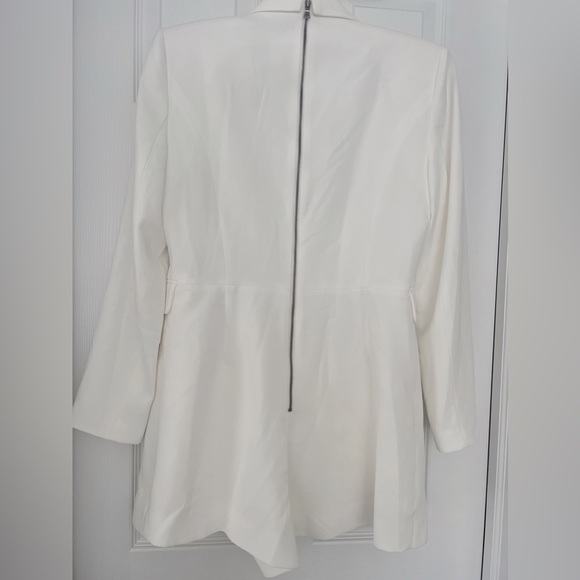 Alice+Olivia  KYRIE TUXEDO SKORT ROMPER - Picture 4 of 16